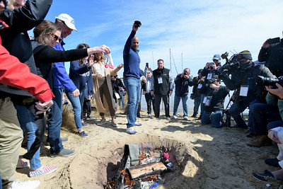 Read more about the article Annapolis Oyster Roast & Sock Burning